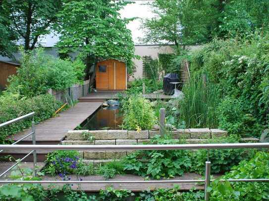 "Haus im Haus", Schöne zentrale und ruhige Wohnung mit Garten