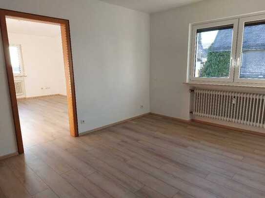 Erstbezug nach Renovierung mit Balkon und EBK: Schöne, helle 4-Zimmer-Wohnung mit Küche und Badezi.