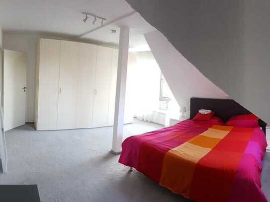 Helle und modern geschnittene 3-Zimmer-DG-Wohnung mit Südbalkon und EBK in Bad Dürkheim - Seebach