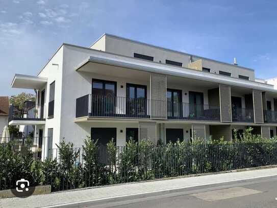 Stadtnahes möbiliertes 1-Zimmer-Appartement mit Balkon und Tiefgarage in Frankfurt am Main