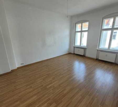 Bezugsfreie Altbauwohnung in begehrter Lage Neuköllns - 2 Zimmer mit praktischem Grundriss