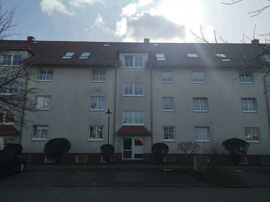 Komplett renovierte 2 Zi.- Wohnung mit Balkon und Abstellraum!!