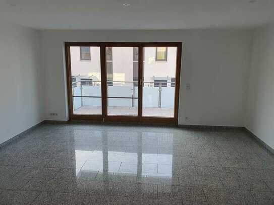 Helle 2-Zimmer Wohnung im ersten Stock mit Balkon und EBK in Nürnberg/Boxdorf für Single oder Paar