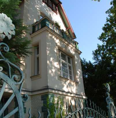 Großzügige und helle Wohnung in historischer Stadtvilla im gepflegten Südwesten Berlins