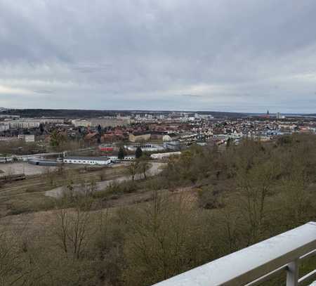 sonnige 1,5-Raum Wohnung mit großem Balkon Max-Adrion Straße 33 mit TOP-Ausblick NEU