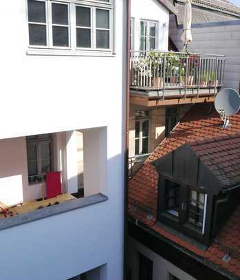 Herrliche Dachterrassenwohnung, vollklimatisiert, EBK, Toplage, in vollrenoviertem Altbau