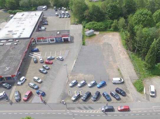 Freifläche mit Büro Container