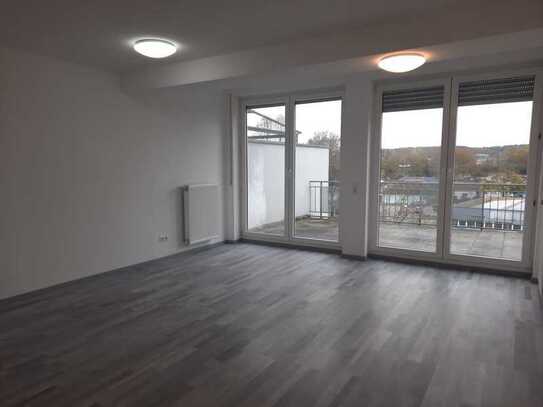 Renovierte 2 Zimmerwohnung mit Einbauküche und großer Terrasse