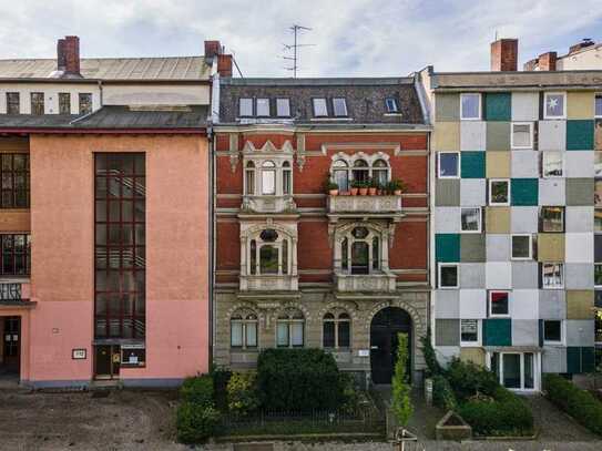 Traumhaft großzügige Stuckaltbauwohnung mit Balkon + zusätzlich eine 1 Zimmer Einliegerwohnung