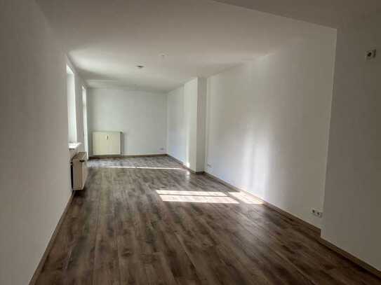 Schöne 2 Zimmer mit Balkon