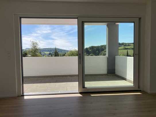 Neue 3,5-Zimmer-Wohnung mit Einbauküche und Balkon mit fantastischer Aussicht