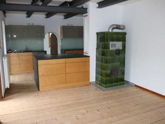 Schöne 2,5 Zimmer-Wohnung mit Kachelofen und Einbauküche in Laaber/Reiterhof