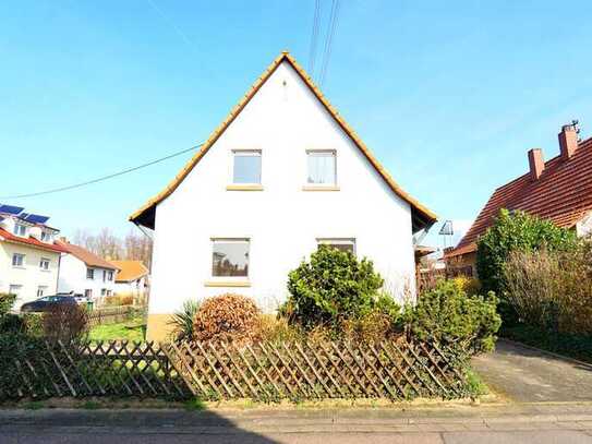 Sanierungsbedürftiges Haus mit einem großzügigen Garten