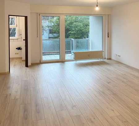 Teilmodernisiertes 1-Zimmer-Apartment mit Aufzug und Balkon!