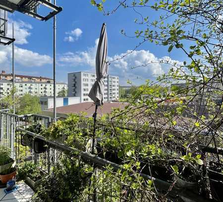 Bezugsfreie 2-Zi.-Wohnung mit großzügigen Balkon zum Innenhof in Schwabing