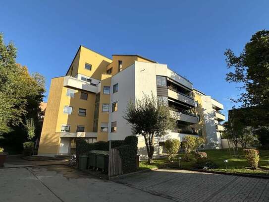 Helle, möblierte 2-Zimmer-Wohnung mit EBK und Balkon in Top-Lage Göggingen