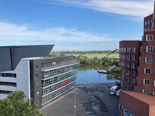 Helle Büroflächen im Düsseldorfer Medienhafen mit einzigartigem Ausblick