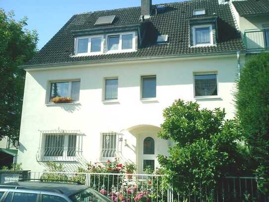 Große 4-Zimmer-Whng. über 2 Etagen, in 2-Fam.-Haus, Terrasse: 8 m x 2 m, F.-Eschersheim