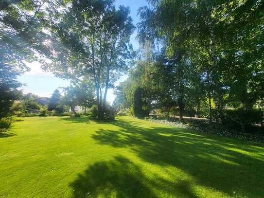 TOP SANIERTER, IDYLLISCHER, HISTORISCHER 4-SEITEN HOF MIT 7-8 EINHEITEN U. TRAUMHAFTER GARTENANLAGE