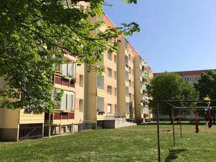 Erdgeschosswohnung mit großem Balkon