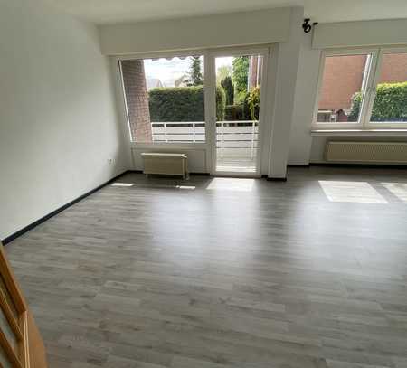 Freundliche, renovierte 2,5-Zimmer-EG-Wohnung mit Balkon in Wesel
