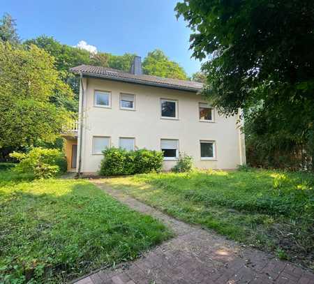 Geräumiges Einfamilienhaus mit Einliegerwohnung, Terrassen und Garage