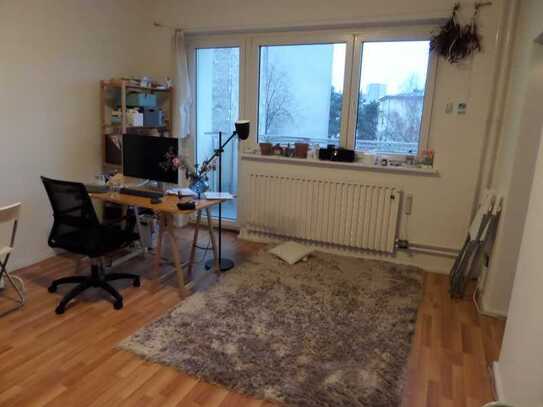 Vermietetes 1-Zimmer-Apartment mit Balkon nahe Nauener Platz