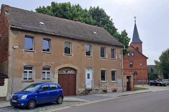 Zweifamilienhaus mit viel Nebengelaß und großem Grundstück...