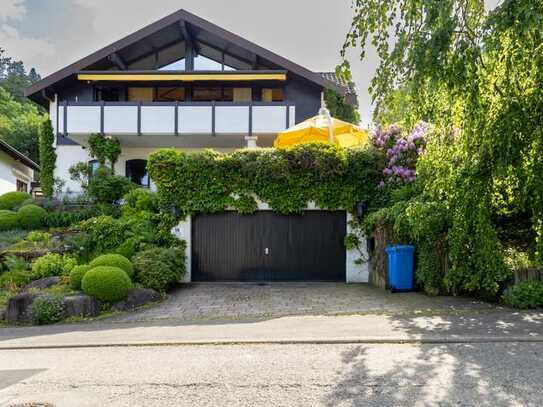 Großzügiges Wohnhaus in beeindruckender Aussichtslage mit traumhaftem Garten am Ortsrand in Albstadt