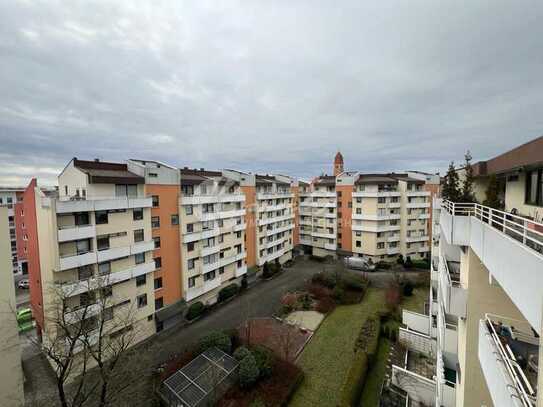 Einzigartiges Penthouse in Augsburg-Pfersee - Rundum-Terrasse - renovierungsbedürftig - Tiefgarage