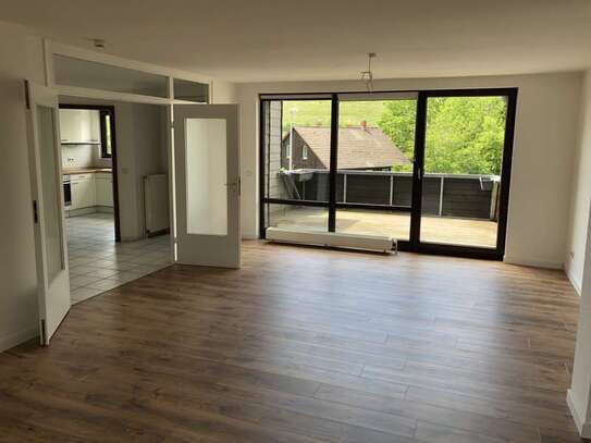 Renovierte, helle Maisonette Wohnung mit Balkon und EBK im Zentrum Sehndes!