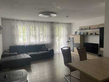 Geschmackvolle 4-Raum-Wohnung mit Balkon, Garten und Einbauküche in Waldkraiburg