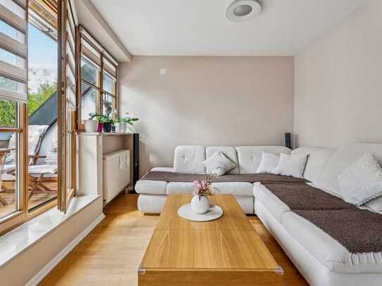 Stilvolle Maisonette-Dachgeschosswohnung mit Loggia und Flussblick