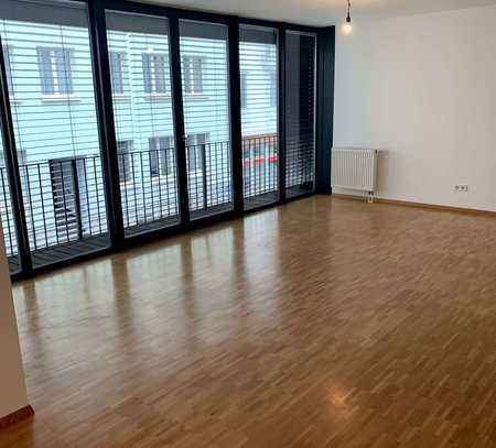 Traumhaftes Wohnen in Stuttgart-Mitte - Wunderschöne 4-Zimmer Wohnung mit Sauna in zentraler Lage