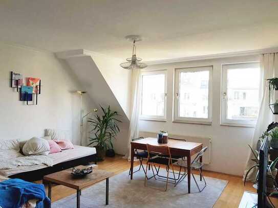 2-Zimmer-Altbau-DG-Wohnung in Düsseldorf