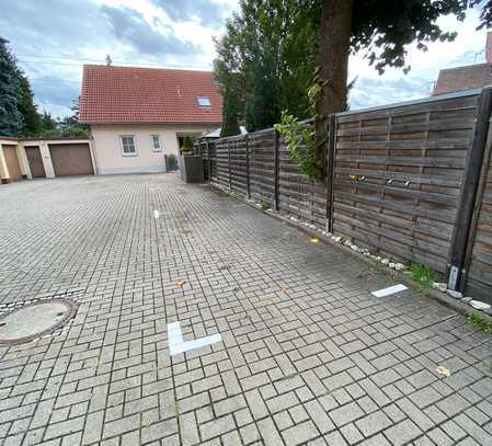 N-Mögeldorf ! Pkw-Außenstellplatz in einem Garageninnenhof