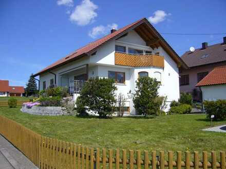 Gepflegte 3,5-Zimmer-Dachgeschosswohnung mit Balkon und Einbauküche in Winterlingen