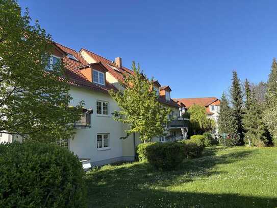 Dachgeschoss-Maisonette mit Stellplatz, verkehrsgünstig gelegen