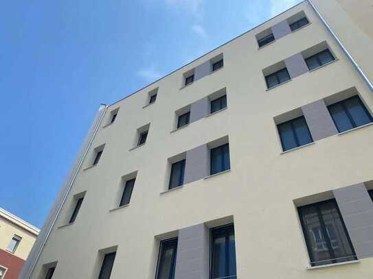 Stilvolle, vollst. renovierte 5-Raum-Wohnung mit geh. Innenausstattung mit Balkon und EBK