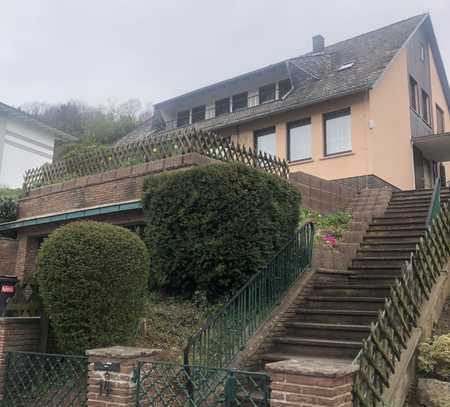 Ein- bis Zweifamilienhaus mit wunderschönem Ausblick auf Bad Orb in toller Lage