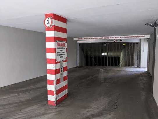 Zentraler, geschlossener Garagenstellplatz in Sophienstraße / Gerber - alle Tore ferngesteuert