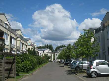 Attraktive Dachgeschoss-Wohnung mit Wannenbad, Laminat & Terrasse nahe S-Bhf. Karow.... VERMIETET!