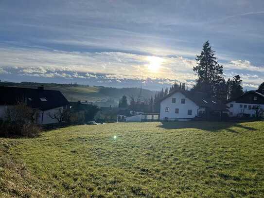 Sonniges Baugrundstück in Ortsrandlage von Sankt Wolfgang!