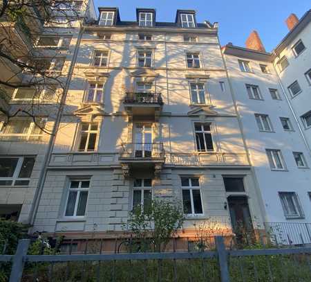 Westend-Süd: Hochwertige, möblierte Wohnung in repräsentativem Jugendstilgebäude