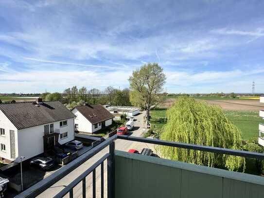 **Schneppenhausen** Geräumige 4-Zimmer-Wohnung mit Doppelbalkon am idyllischen Feldrand