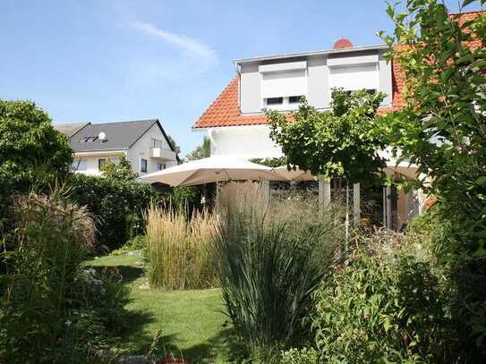 Modernes Traumhaus mit bezauberndem Garten in ruhiger Top Wohnlage