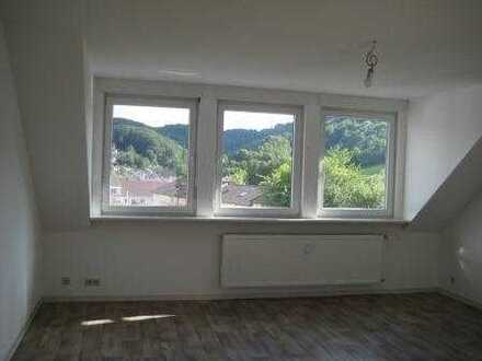 Moderne 2,5-Zimmer-DG-Wohnung mit EBK in Heppenheim-OT