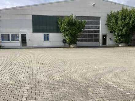 Halle mit Trafo-Station