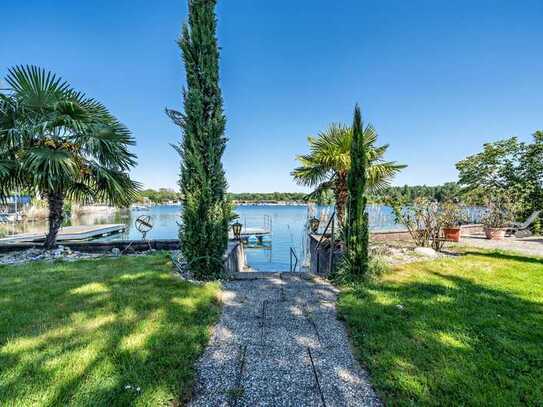 Traumhaftes Anwesen mit mediterranem Garten direkt am Wasser des paradiesischen Hohwiesen-Badesees