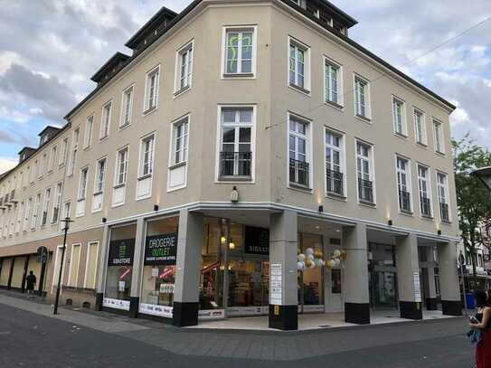 Repräsentative Ladenlokal-Fläche auf der Hochstraße | 168m² | große Fenstereckfront | Arkadenfläche